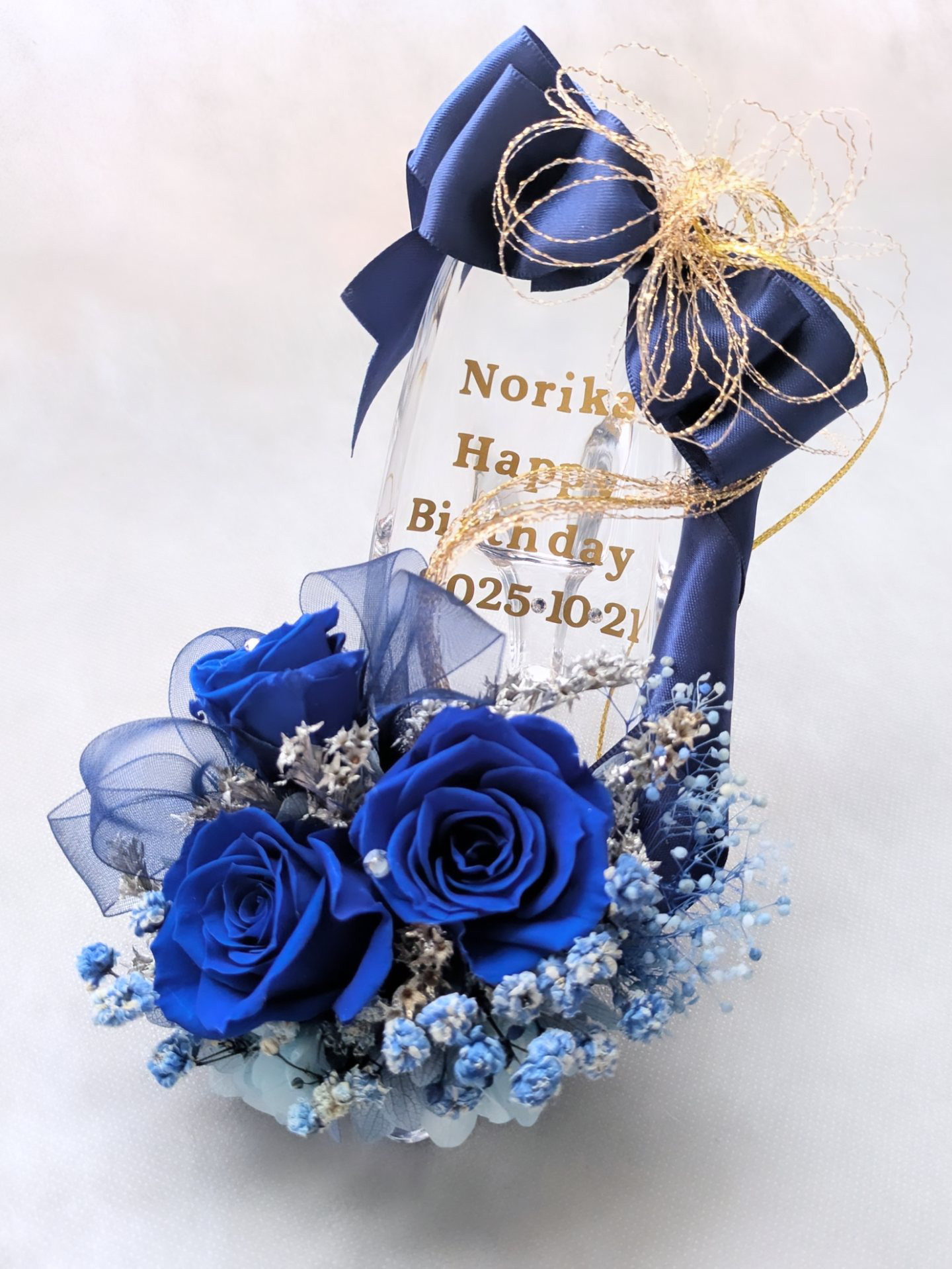 プリザーブドフラワーガラスの靴アレンジギフト／青い薔薇とリボンの魔法の靴