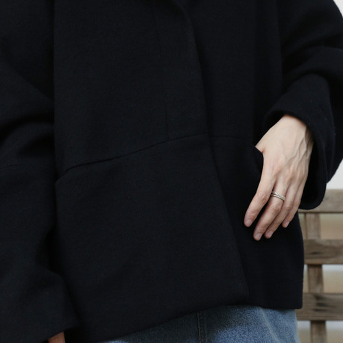 冬のファッションの頼もしい一枚に フード付きハーフコート ショート