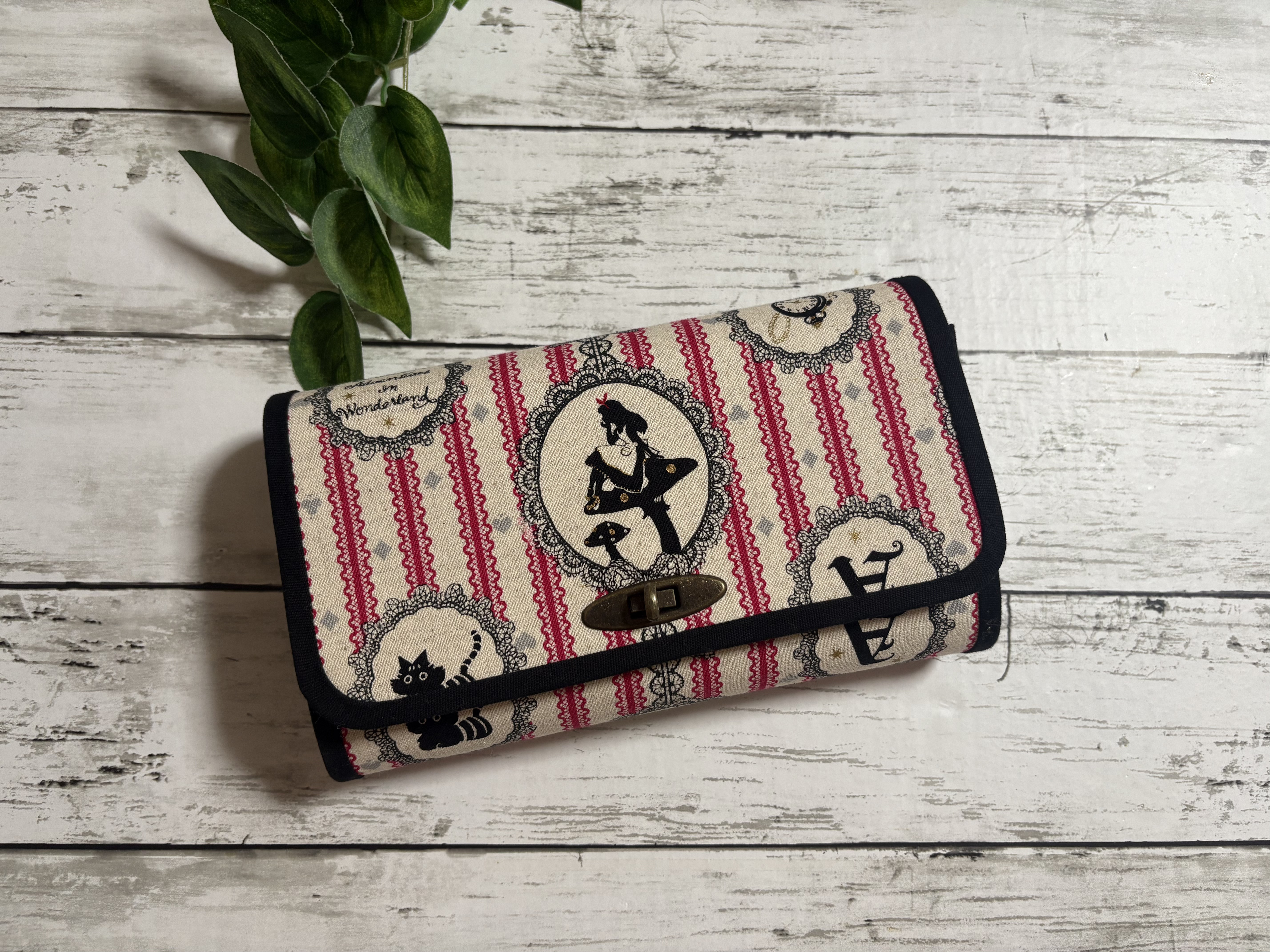 ハンドメイド　長財布　お財布バッグ　やりくり財布　マスク入れ　カード入れ　大容量　ショルダー紐対応　アリス