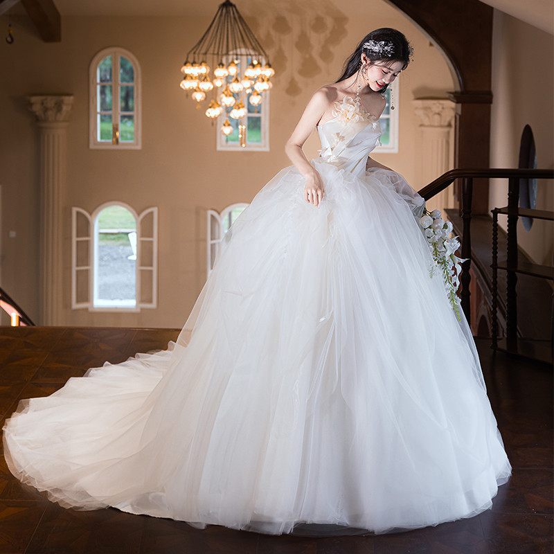 綺麗 白 ふわふわ ノースリーブ ウェディングドレス パーティー 豪華 裾引き 結婚式 花嫁 前撮り 披露宴 A7136