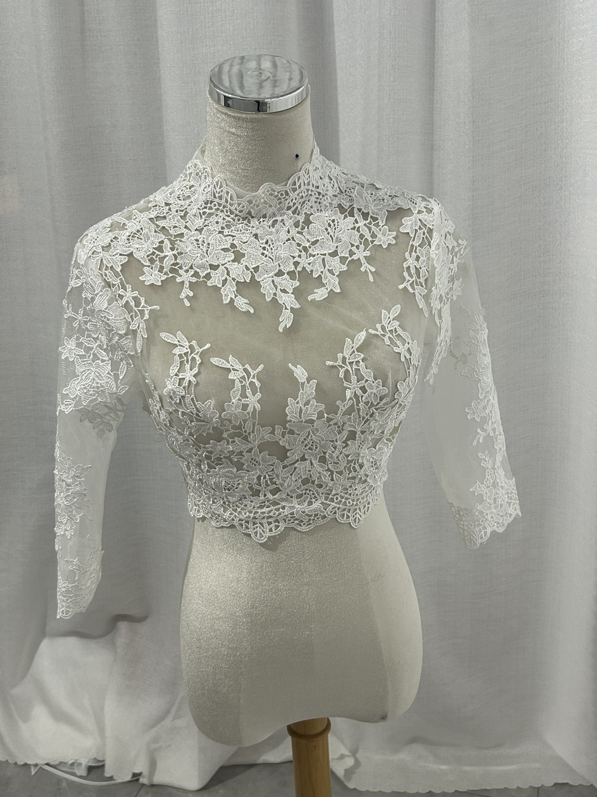 ボレロ 長袖 可憐な花刺繍のトップス ファスナー ハンドメイド 結婚式/披露宴