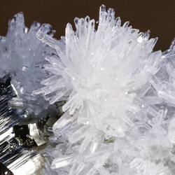 極めて芸術的』 ブルガリア ロドピ山脈 の一部 天然 パイライト