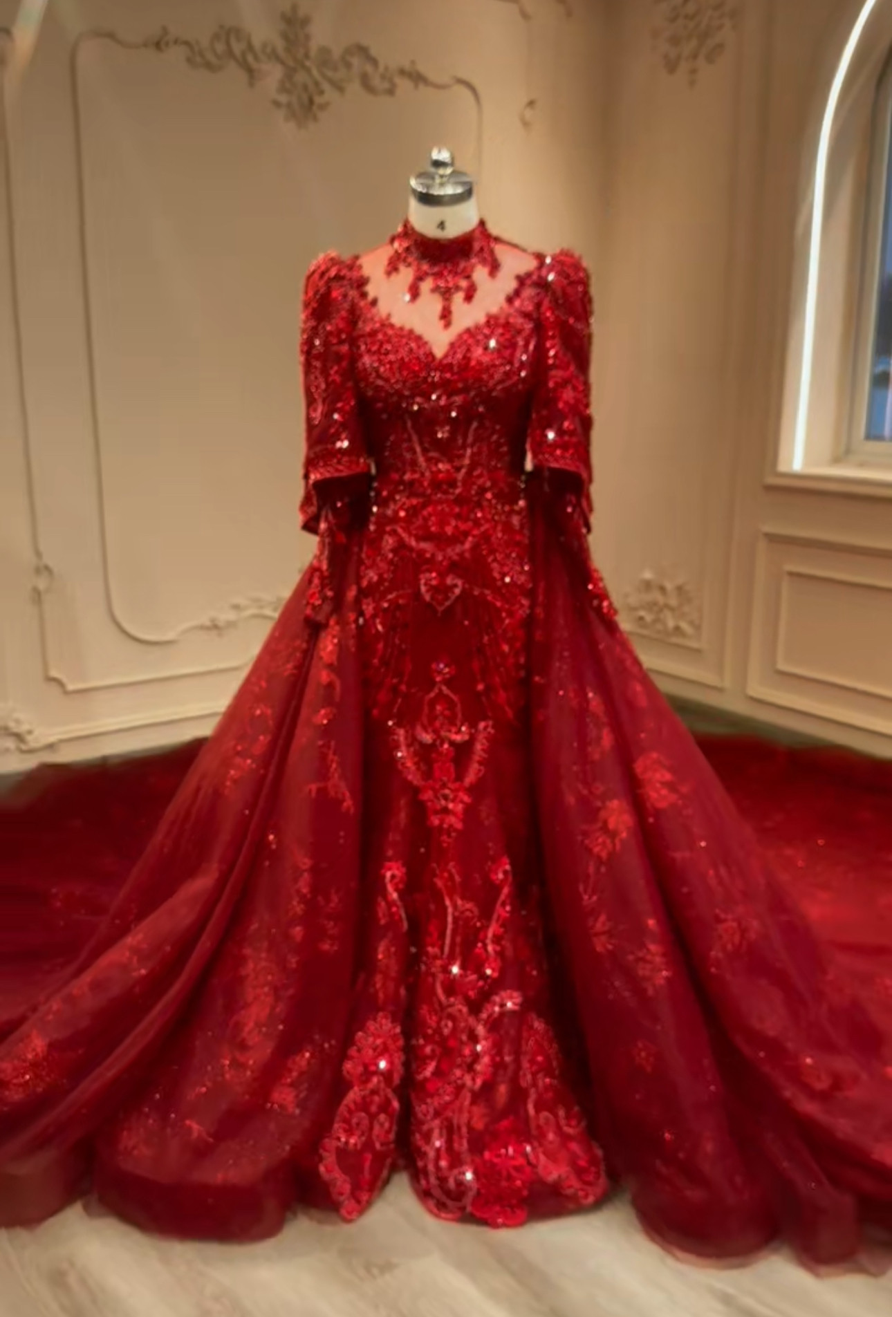 憧れのドレス　イリュージョンネック　マーメイドドレス　ビーズ　ラメ入り　キラキラ　上品　前撮り結婚式花嫁挙式冬婚秋婚春婚