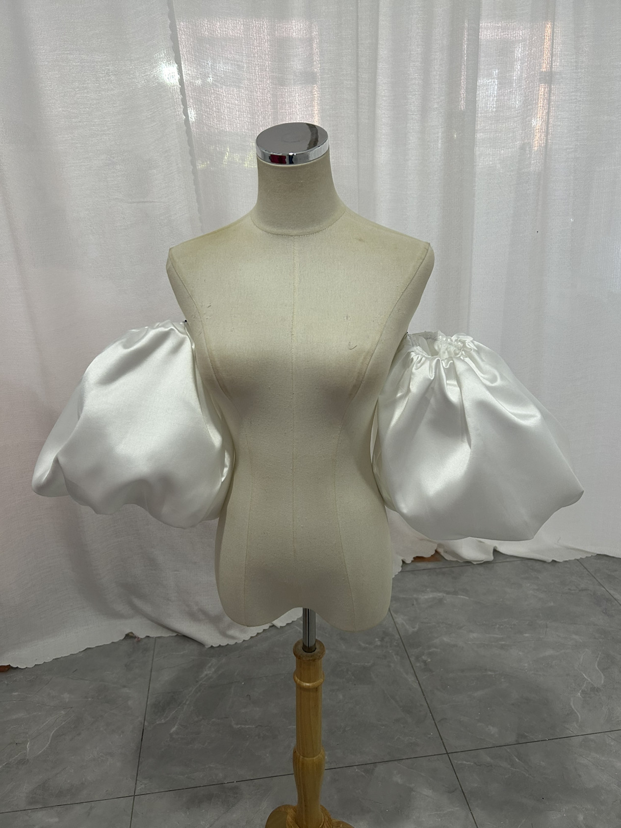 ミカドサテン 取り外し袖 ホワイト ショルダーの付け袖 パフスリーブ オーダー可能 二の腕を隠せるお袖