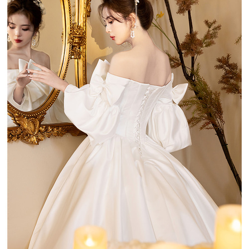 【クリーニング済】kaene ホワイト　サテンリボンドレス　ウェディングドレス Kaene サテンリボンドレス ホワイトウェディングドレス Vネック 白