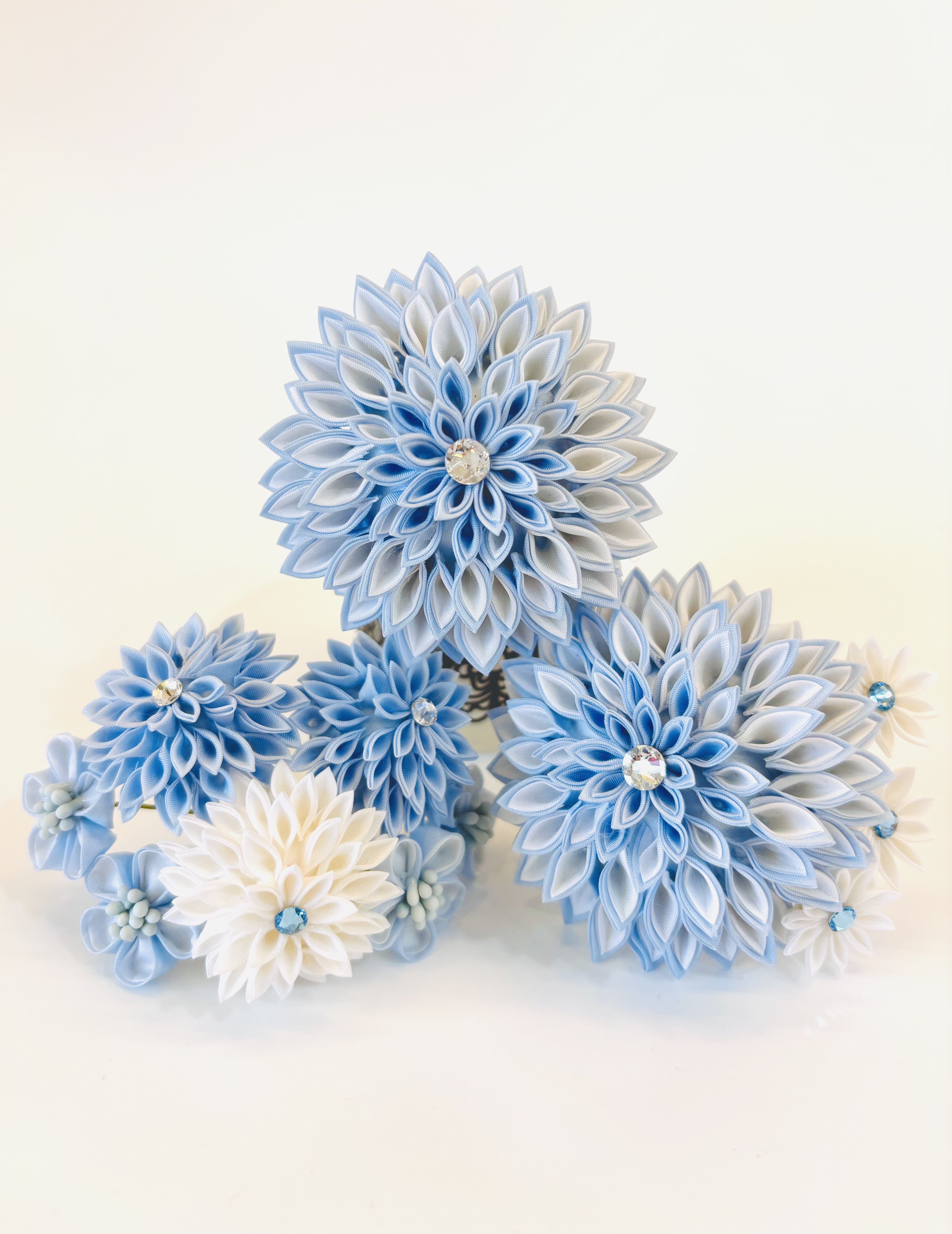七五三、成人式、卒業式『水色＆白髪飾り3点セット』　つまみ細工髪飾り　結婚式のお呼ばれなどにも。