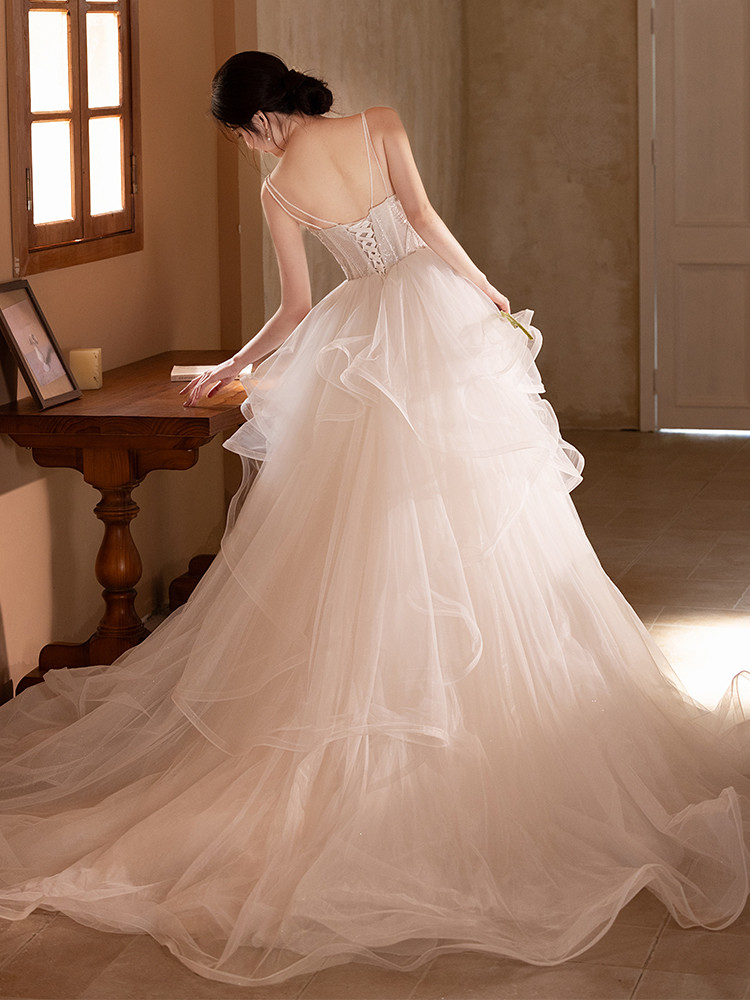 綺麗 白 ノースリーブ ウェディングドレス 裾引き パーティー シンプル 結婚式 花嫁 前撮り 披露宴 A7156