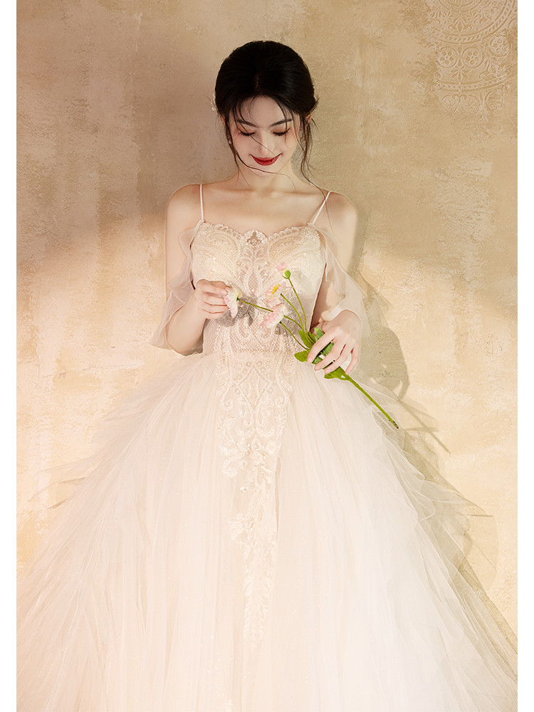 綺麗 白 ふわふわ ノースリーブ ウェディングドレス 裾引き パーティー 上品 結婚式 花嫁 前撮り 披露宴 A7157