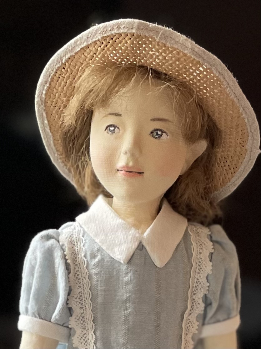 創作人形『水色にレース』　石塑粘土・和紙・布・木毛・針金・絹糸・革 10,800円