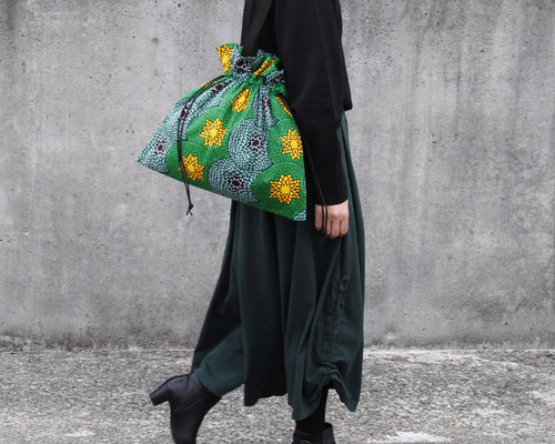 アフリカ布の巾着バッグ（サークルフラワー）トート 大きめ アフリカン