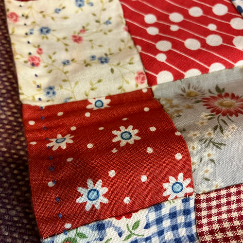 四角つなぎのパッチワークマルチカバー その他インテリア雑貨 ハピネス