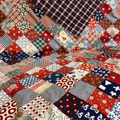 四角つなぎのパッチワークマルチカバー その他インテリア雑貨 ハピネス