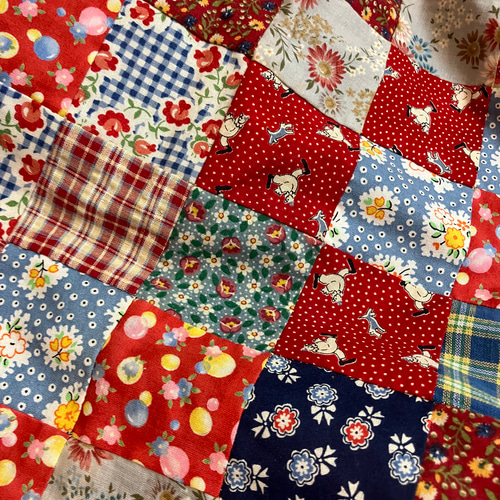 四角つなぎのパッチワークマルチカバー その他インテリア雑貨 ハピネス