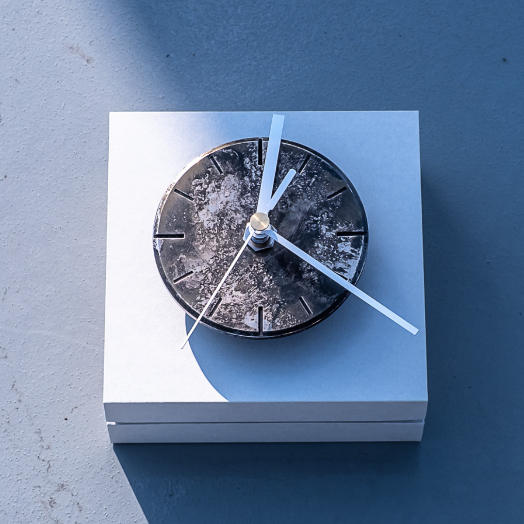 ひかりを楽しむ掛け時計〈夜空〉9cm｜ちいさな時計｜輝きを与える光のインテリア