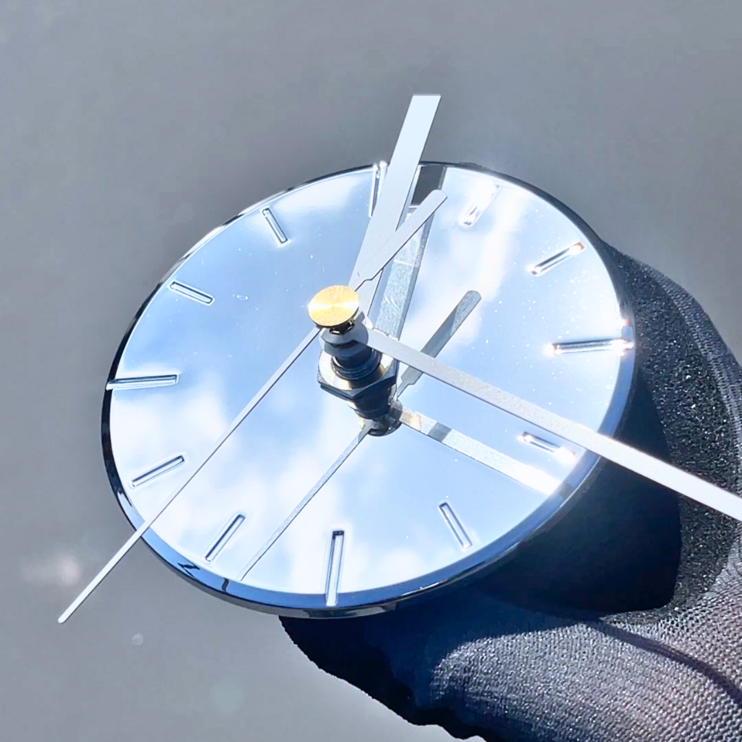 ひかりを楽しむ掛け時計〈銀河〉9cm｜ちいさな時計｜輝きを与える光のインテリア