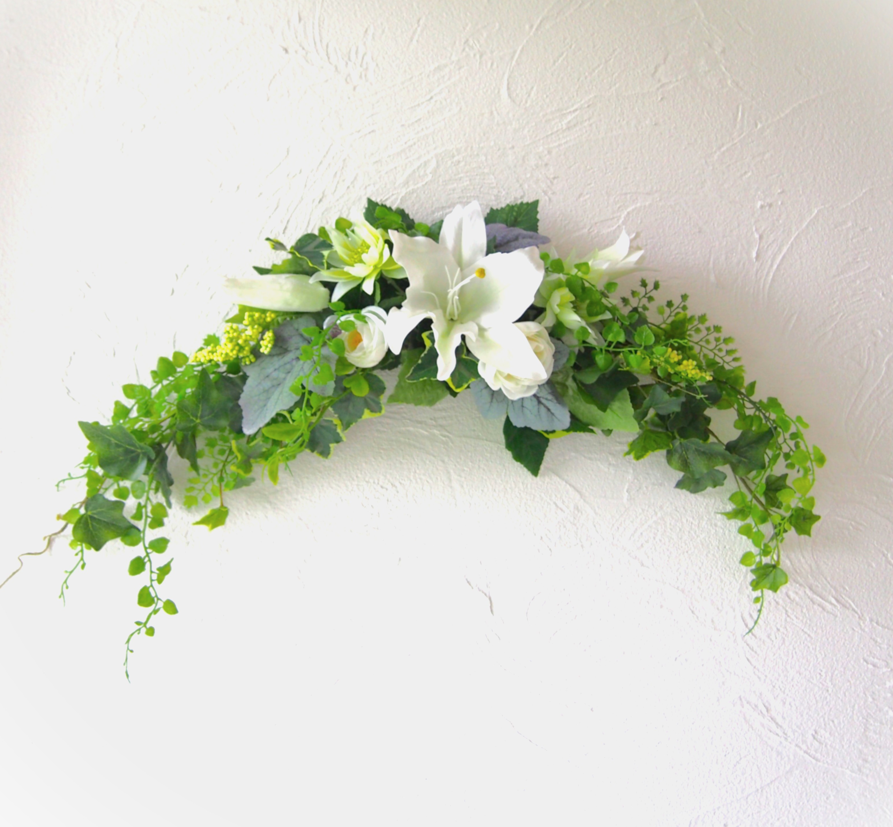 ◆カサブランカのスワッグ◆造花・壁掛け・ギフト・玄関・新築 祝い・結婚祝い・誕生日