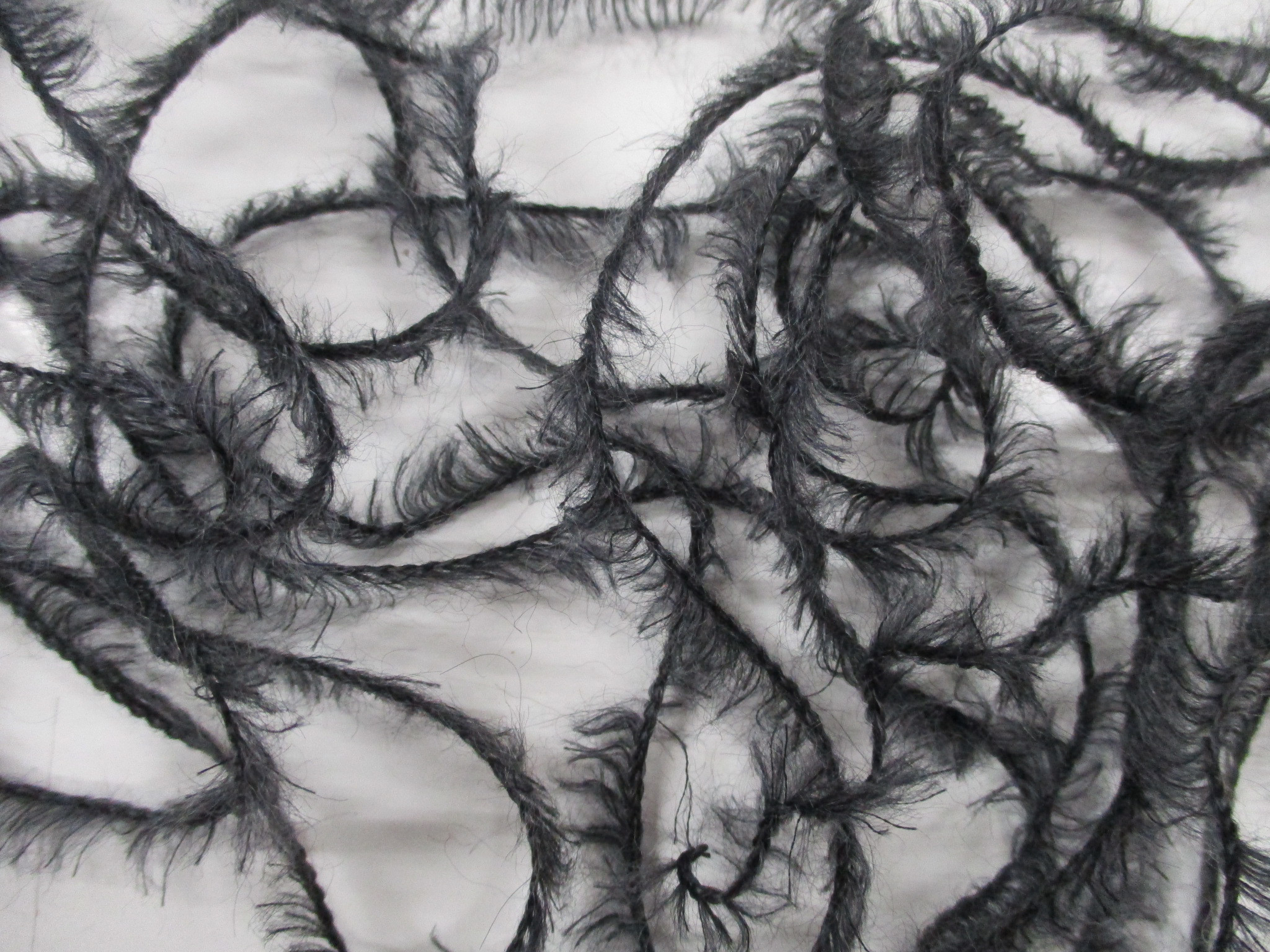 輸入糸　シルク・カシミヤ・アルパカのフェザーヤーン　チャコールグレー620g　k23