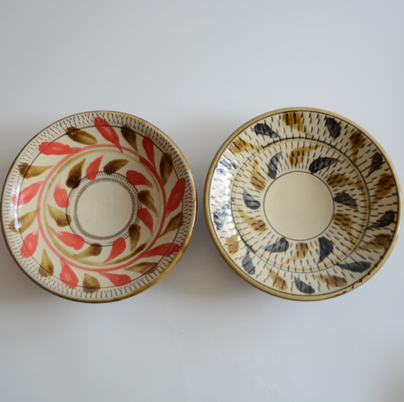 やちむん 幸陶器】リーフ柄 × 飛びカンナ 7寸皿 大皿 いち商店 通販