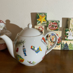 ポット クリスマス 陶磁器 茶漉し付き くるみ割り人形 兵隊