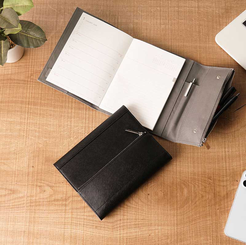 【刻印可】打合せをスマートに！ペンケース付きB6ノートカバー／モメンタム　MH1671