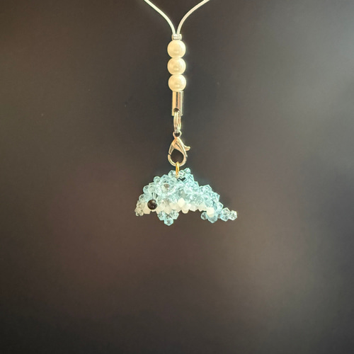 ビーズで作ったキラキラのイルカストラップ その他携帯アクセサリー