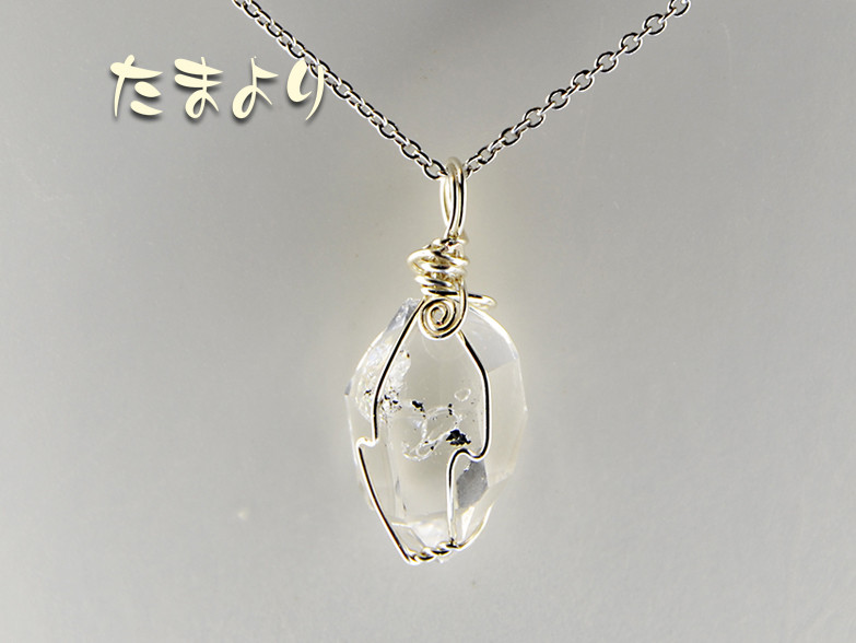 「妖精の囁き」ハーキマーダイヤモンドのペンダントトップ