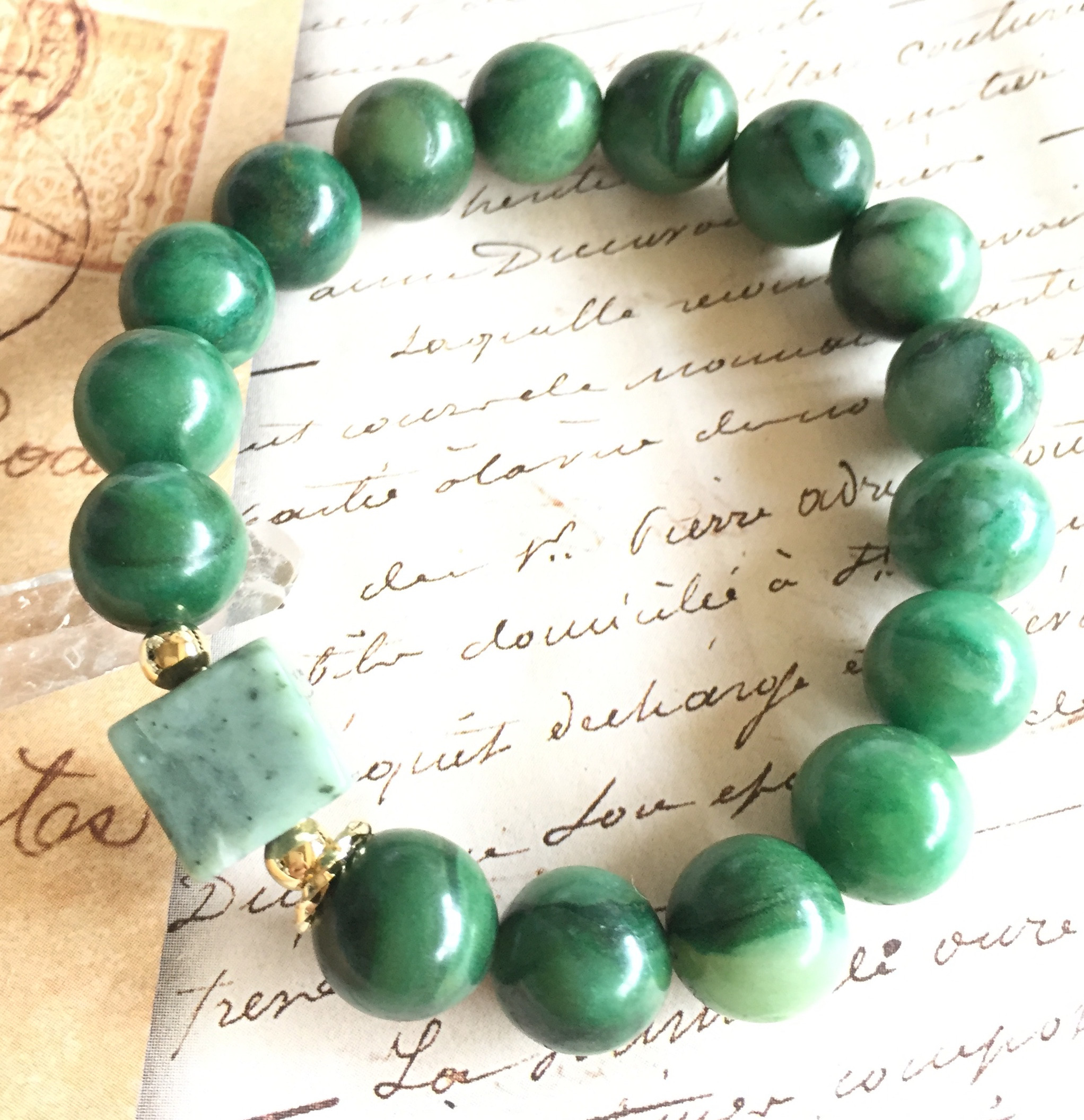 アーティーな緑✴︎成功・繁栄・生産性✴︎ニュートラルな視点・客観性・俯瞰力を高める✴︎日本銘石・日高翡翠、ナミビア翡翠