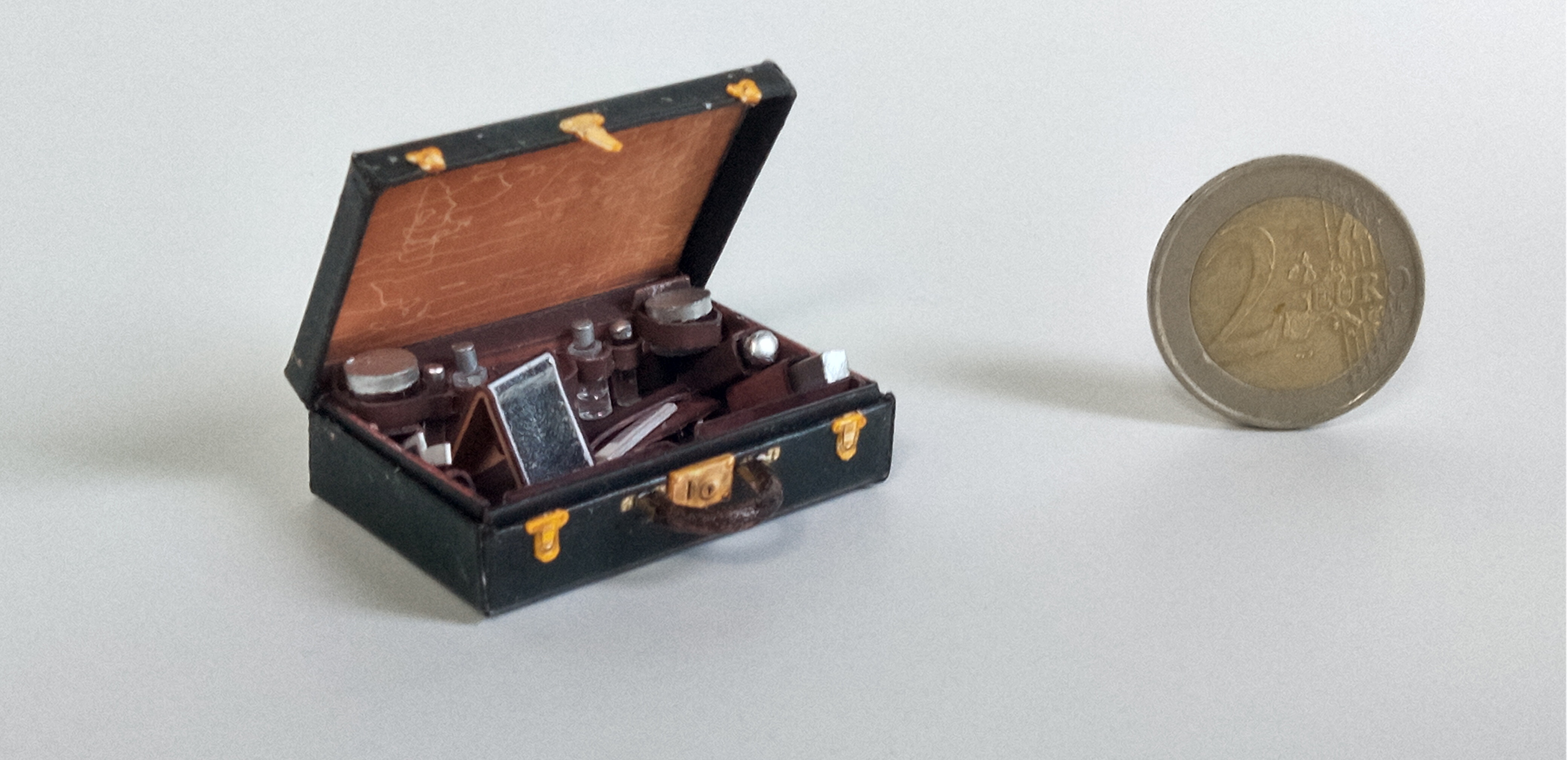 ガレット製　ペーパー・ミニチュア　アンティーク　トランク/フランス製　化粧品・お手入品用S=１：１２