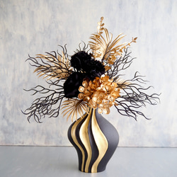 ゴールド×ブラック モダンフラワーアレンジメント 花瓶付き 9枚目の画像