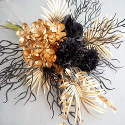 ゴールド×ブラック モダンフラワーアレンジメント 花瓶付き 8枚目の画像