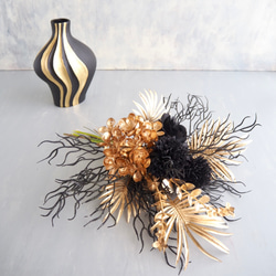 ゴールド×ブラック モダンフラワーアレンジメント 花瓶付き 10枚目の画像