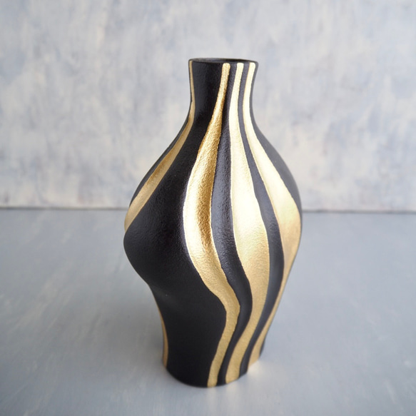 ゴールド×ブラック モダンフラワーアレンジメント 花瓶付き 17枚目の画像