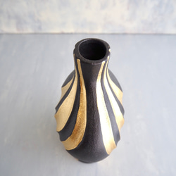 ゴールド×ブラック モダンフラワーアレンジメント 花瓶付き 15枚目の画像