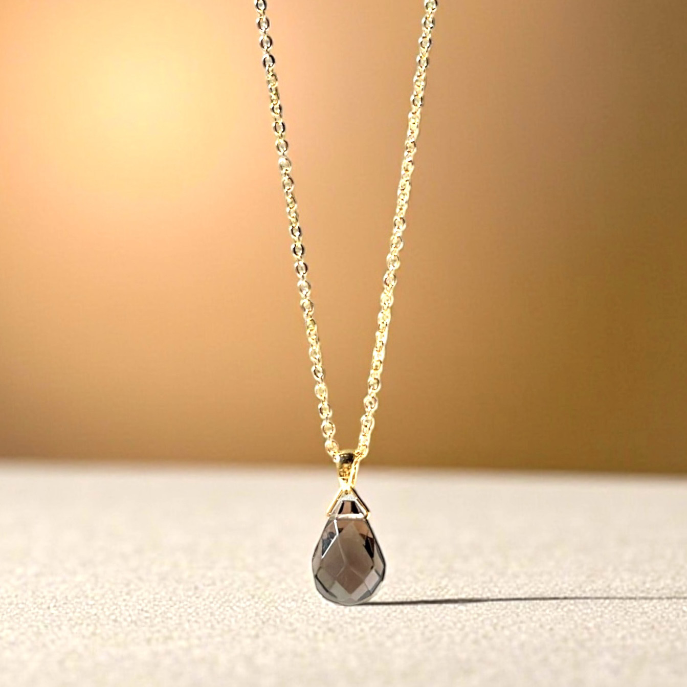 大人の静けさ「スモーキークォーツ」のネックレス