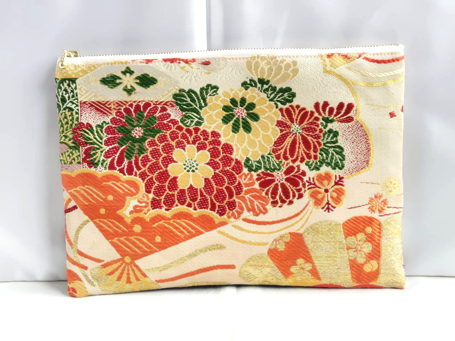 着物　御朱印帳ケース　和柄　和風　生成　扇　菊　越冬燕　フラットポーチ　アップサイクル　帯　シルク　25cm　日本製