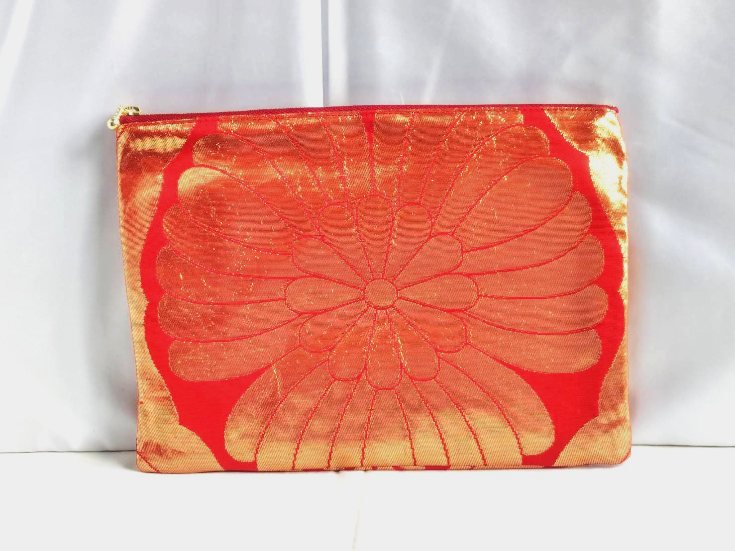 着物　御朱印帳ケース　和柄　和風　赤　金　菊　桐　フラットポーチ　アップサイクル　帯　シルク　25cm　日本製