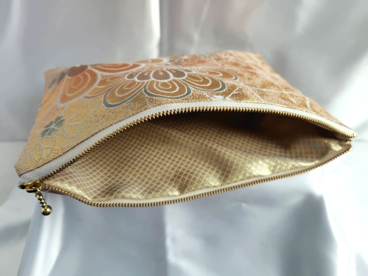 着物　御朱印帳ケース　和柄　和風　金　松　藤　菊　桜　フラットポーチ　アップサイクル　帯　シルク　25cm　日本製