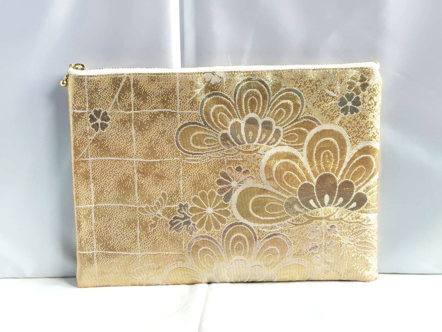 着物　御朱印帳ケース　和柄　和風　金　松　藤　菊　桜　フラットポーチ　アップサイクル　帯　シルク　25cm　日本製