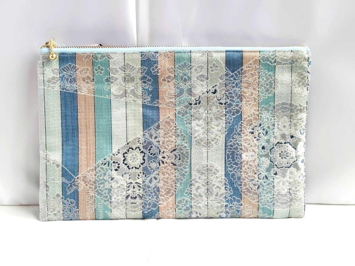着物　御朱印帳ケース　和柄　和風　水色　ストライプ　唐花　フラットポーチ　アップサイクル　帯　シルク　25cm　日本製