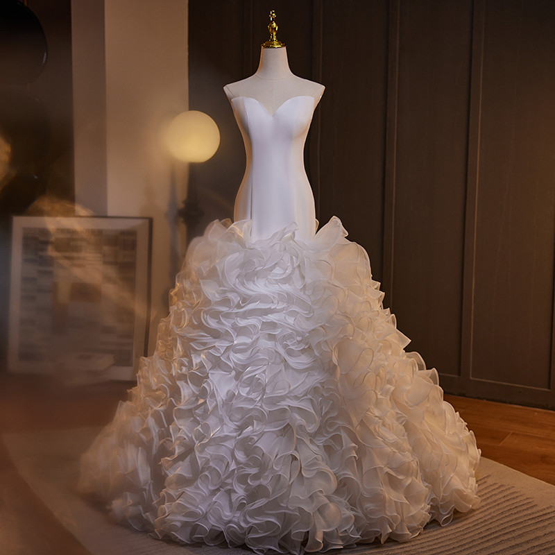 綺麗 白 サテン ふわふわ ノースリーブ ウェディングドレス パーティー 上品 結婚式 花嫁 前撮り 披露宴 A7190