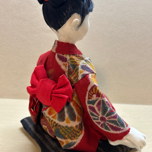 創作人形『着物で横座りで』 石塑粘土・和紙・布・木毛・針金・絹糸