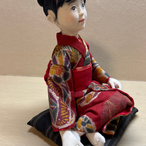 創作人形『着物で横座りで』 石塑粘土・和紙・布・木毛・針金・絹糸