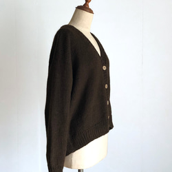 ダークブラウンの並太糸カーディガン　ウール１００％ 5枚目の画像