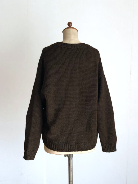 ダークブラウンの並太糸カーディガン　ウール１００％ 6枚目の画像