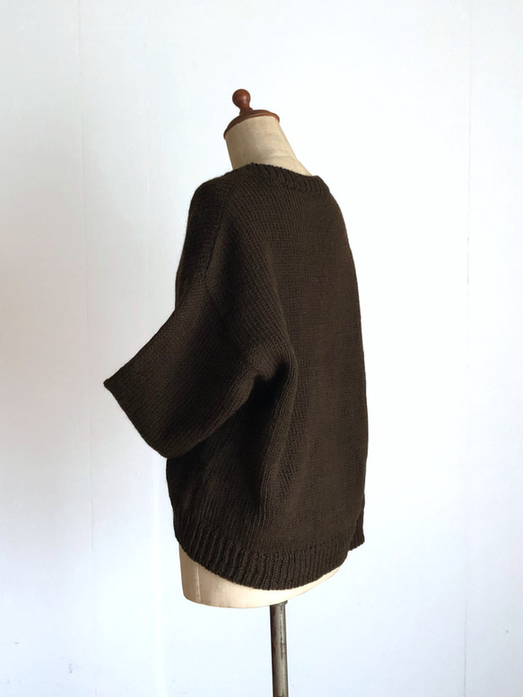 ダークブラウンの並太糸カーディガン　ウール１００％ 7枚目の画像