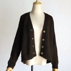 ダークブラウンの並太糸カーディガン　ウール１００％ 3枚目の画像