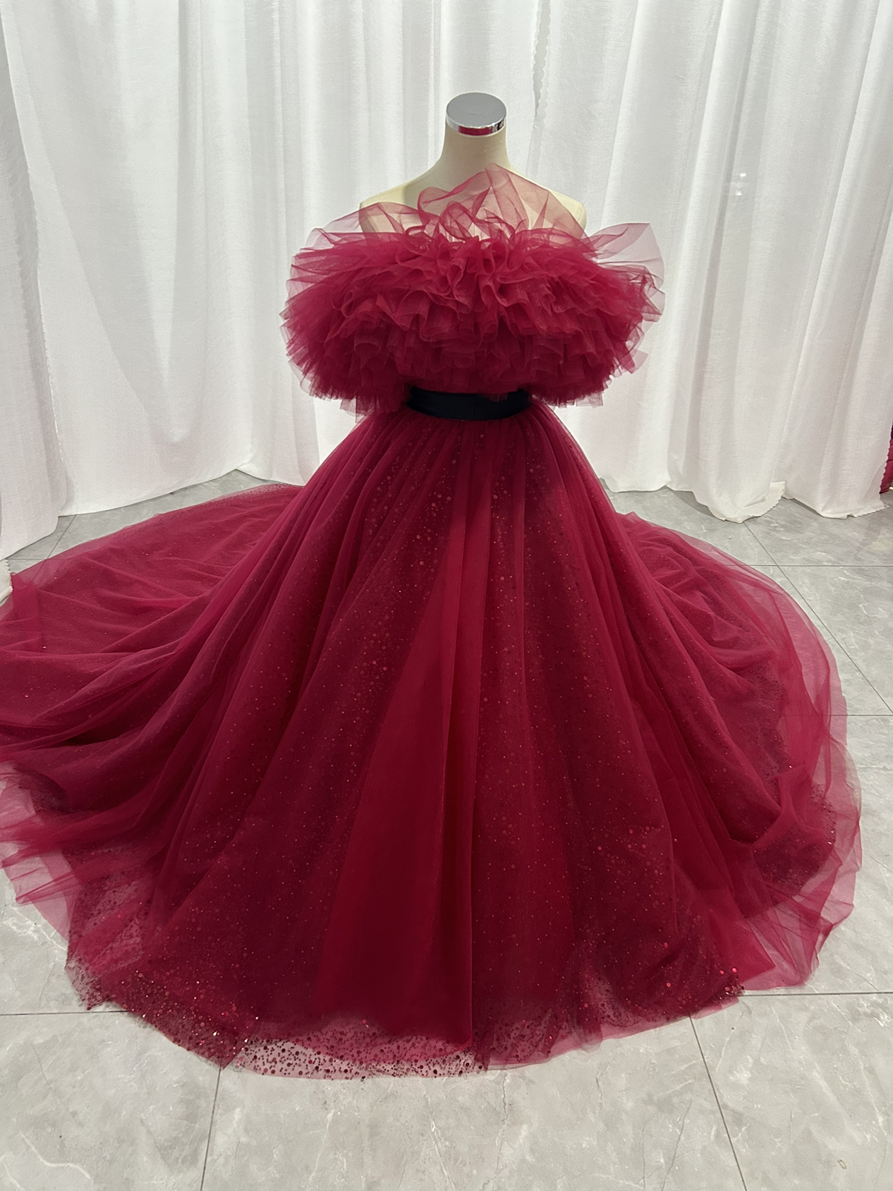 カラードレス ワインレッド オフショルダー シークインチュール ロングトレーン 華やか 花嫁