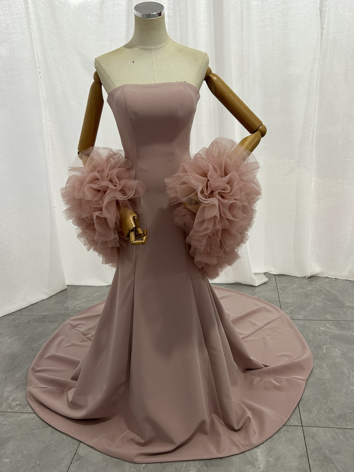 上品 ピンク カラードレス ソフトマーメイドライン パフスリーブ + ソフトチュール ポンチョ結婚式/披露宴/前撮り