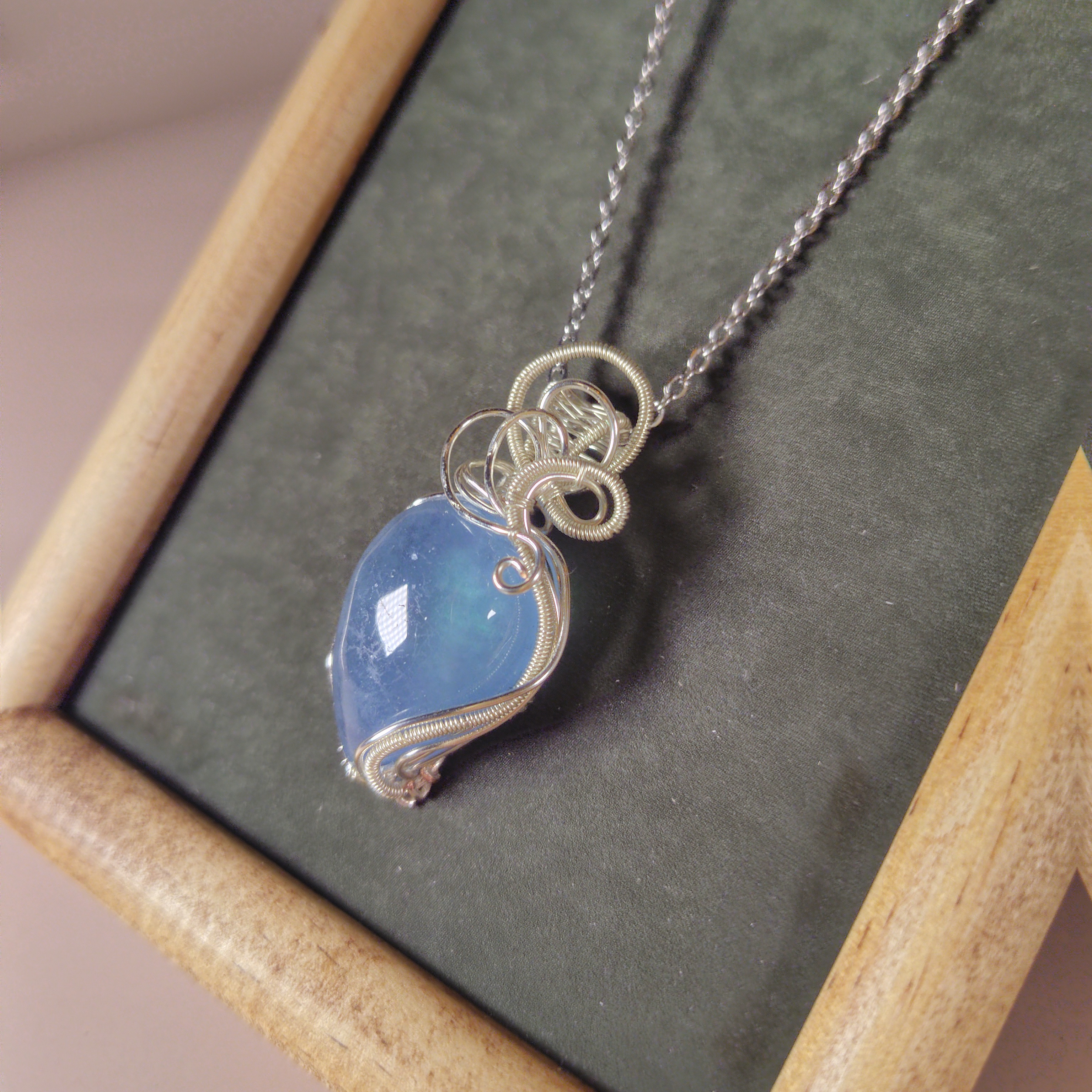 ディープアクアマリンのネックレス