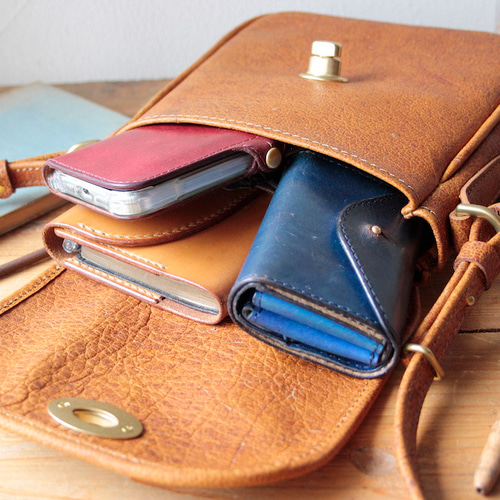 Kudu leather (クードゥーレザー)ミニショルダーバッグ グレー